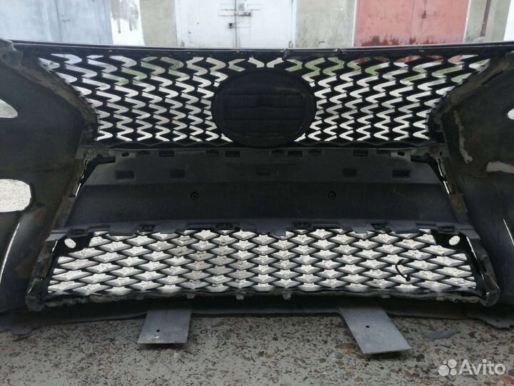 Решетка радиатора Lexus is250 f-sport