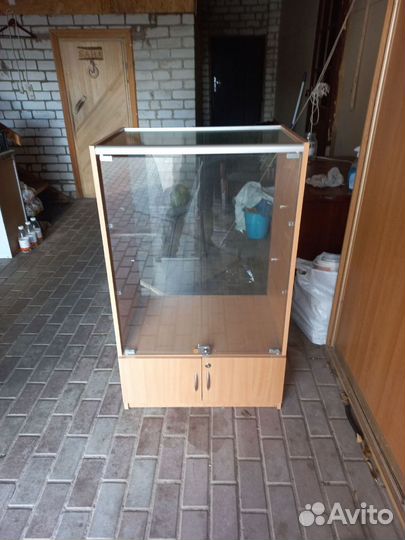 Тумба витрина