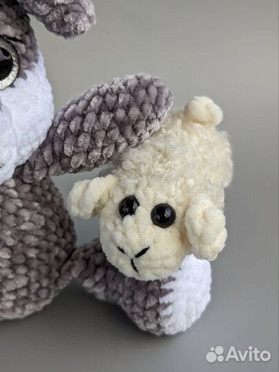 Вязаный волчонок с овечкой игрушка ручной работы