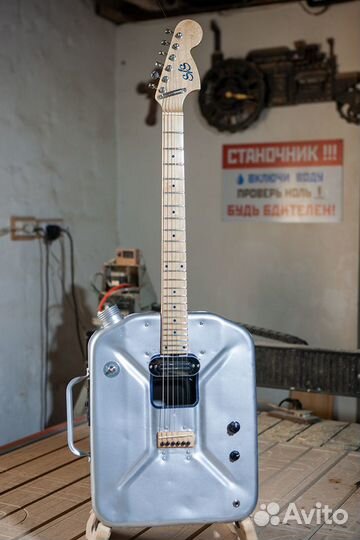 Мастеровая, полуакустическая гитара