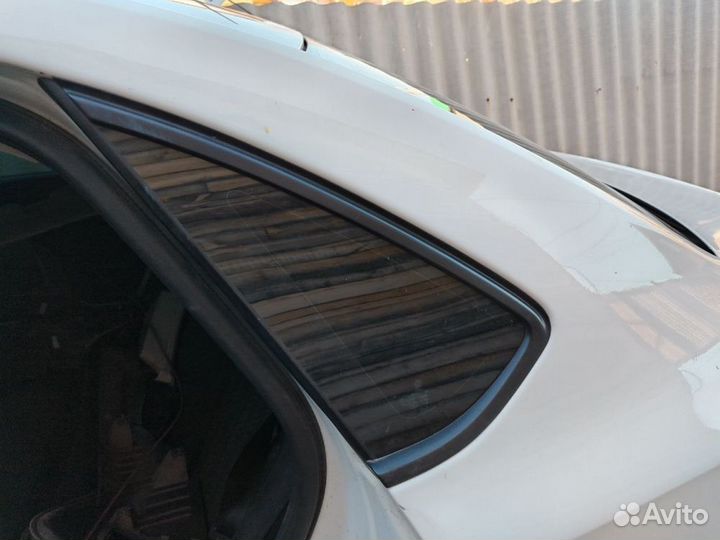 Стекло кузовное глухое левое Volkswagen Polo V рес