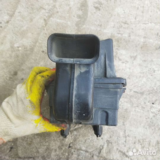 Корпус воздушного фильтра Ford Focus 1