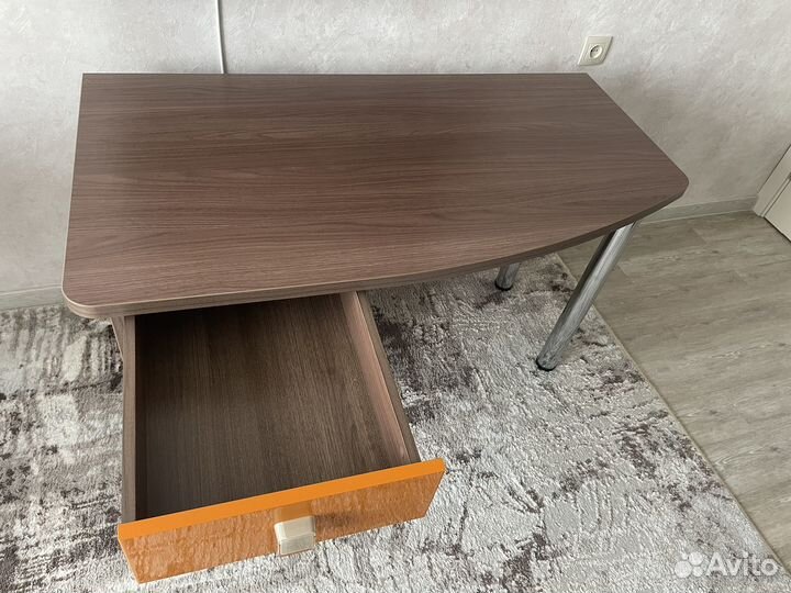 Письменный стол для школьника