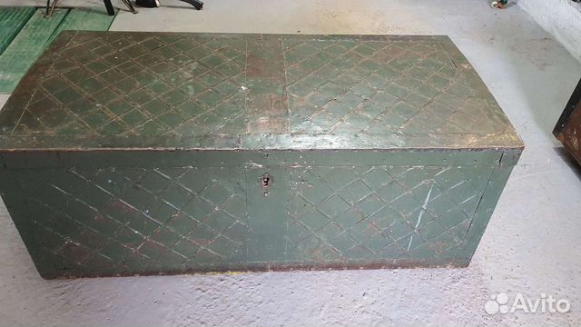 Сундук старинный