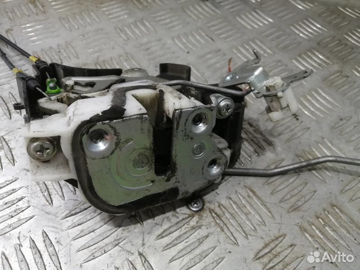 Замок двери передней левой Mitsubishi Lancer X