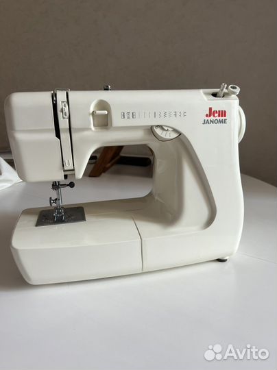 Швейная машина Janome