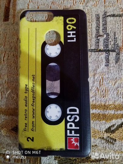 Чехол на телефон