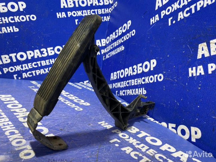 Педаль газа Mercedes-Benz W210 седан 2000