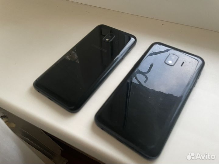 Два телефона Samsung