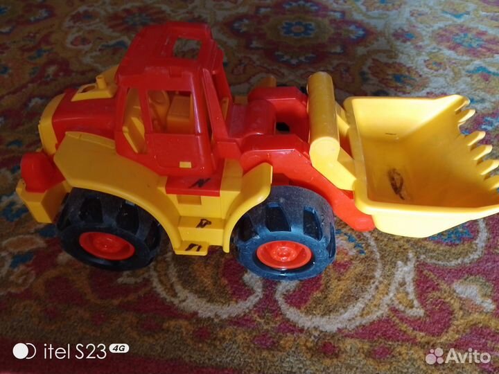 Игрушка Трактор