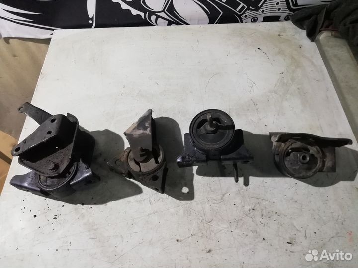 Подушки двигателя и АКПП Nissan Primera P12