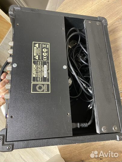 Гитарный комбоусилитель