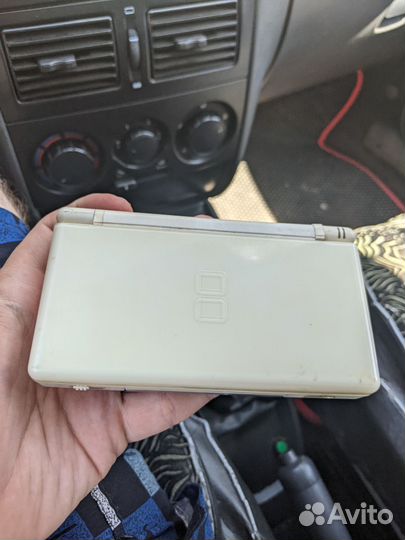 Nintendo DS Lite (не запускается)