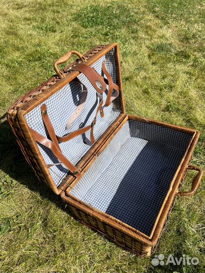 Набор для пикника в чемодане