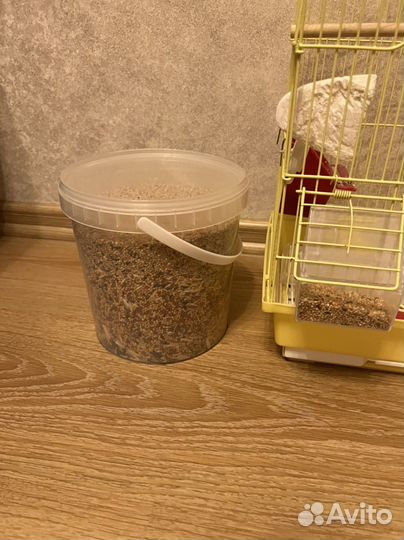 Клетка для попугая корм и витамины