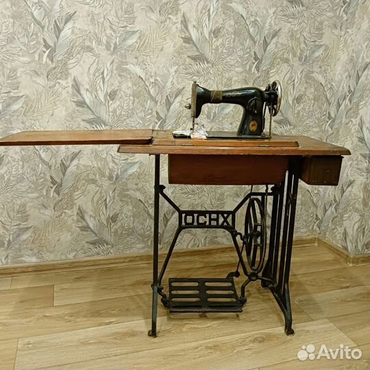 Машинка швейная