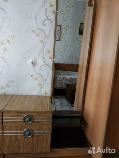 Продам трюмо