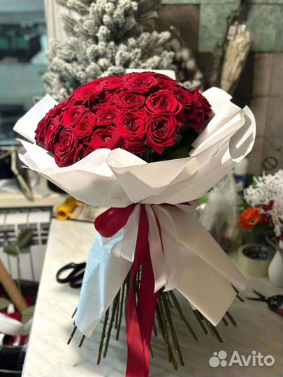 Красные крупные розы