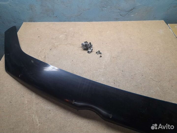 Дефлектор капота