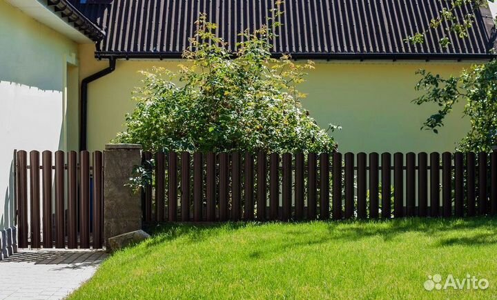 Забор из евроштакетника на заказ