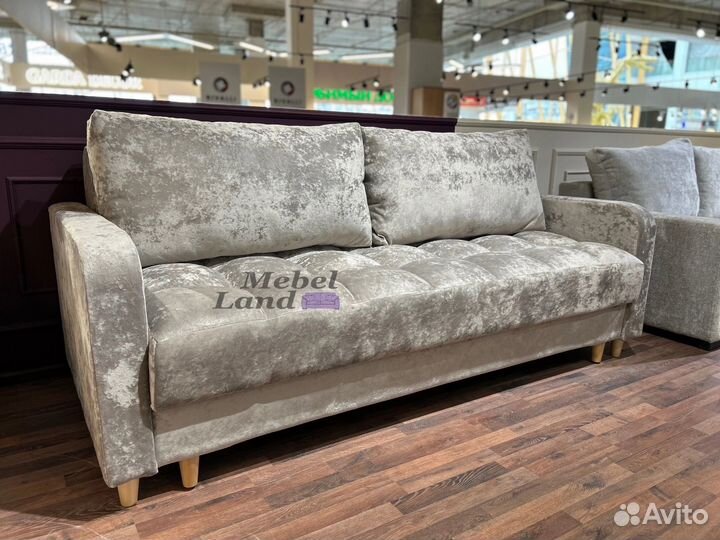 Диван прямой раскладной на ножках плюшевый