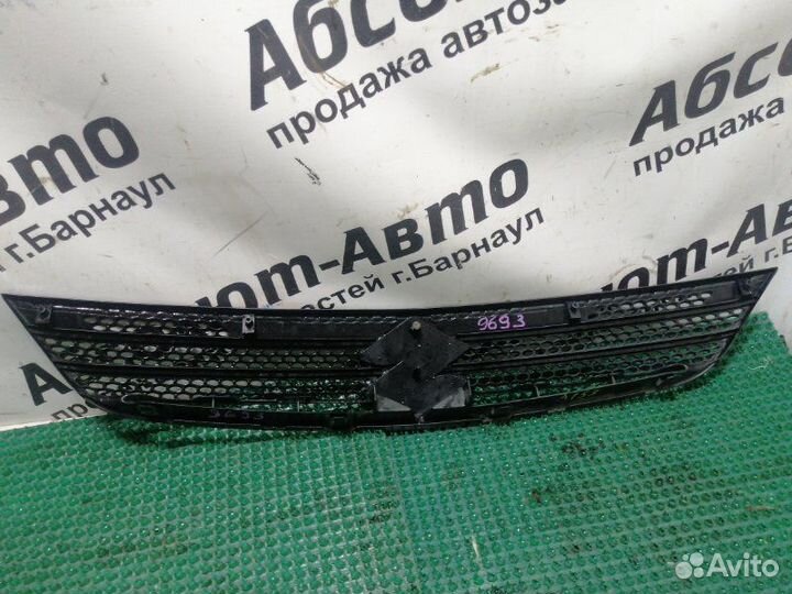 Решетка радиатора Suzuki Sx4 YB11S