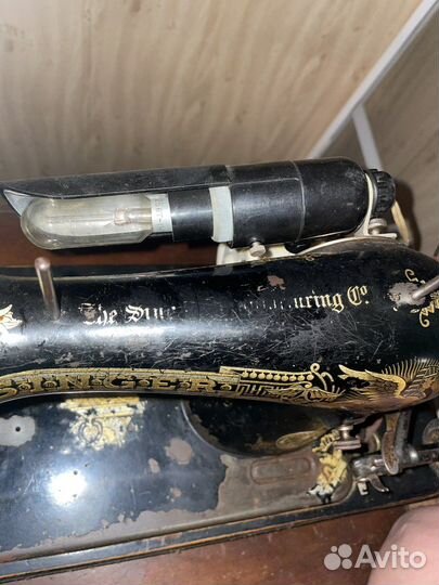 Швейная машинка singer,имеет ножное управление