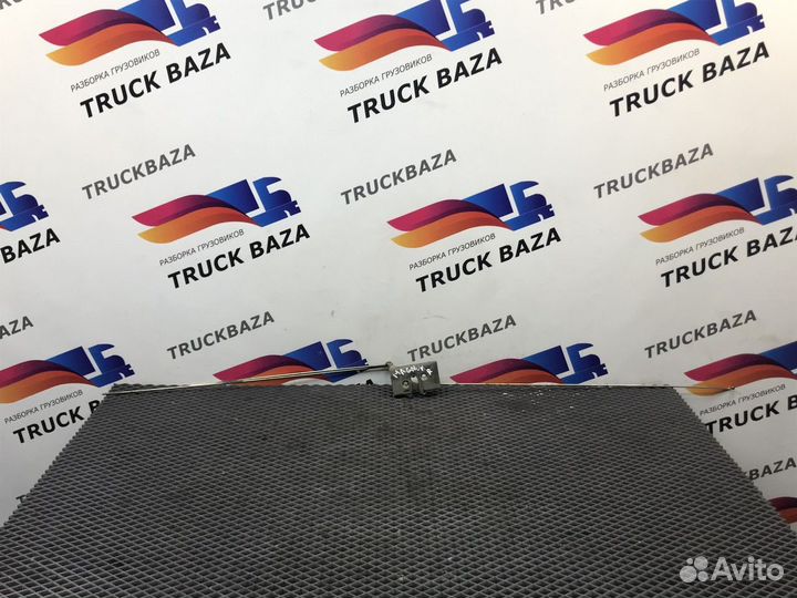 Замок двери правой Renault Magnum