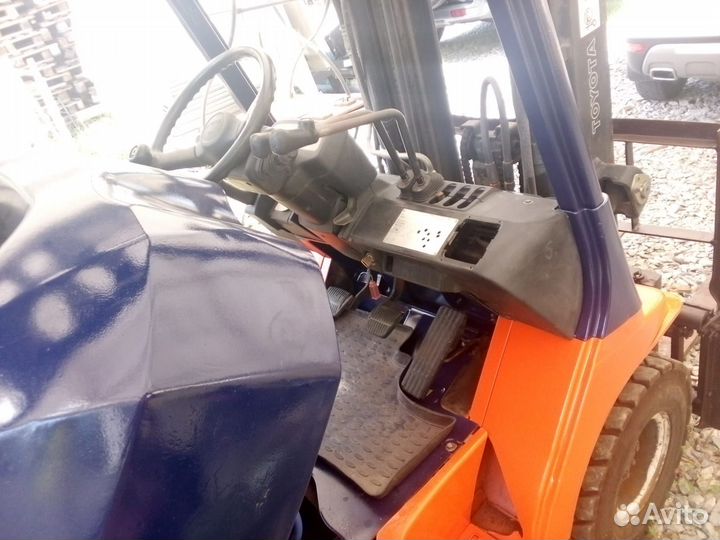 Вилочный погрузчик Toyota 7FGL18, 2002