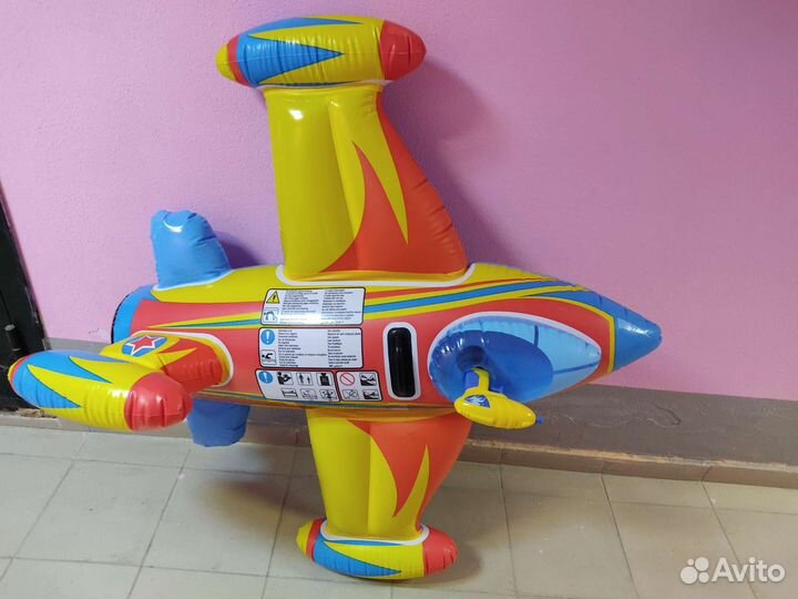 Надувной самолёт для плавания
