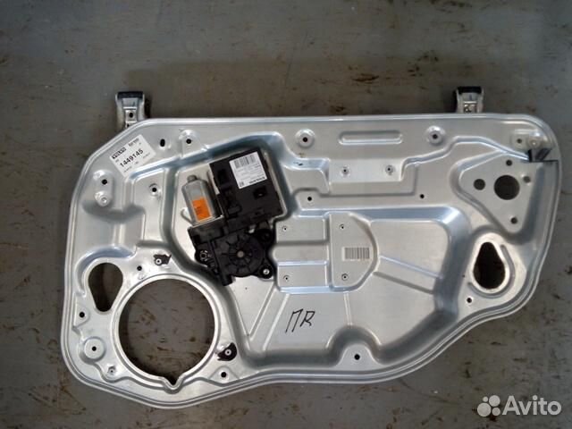 Стеклоподъемник передний правый электрический S40