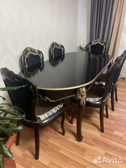 Стол со стульями