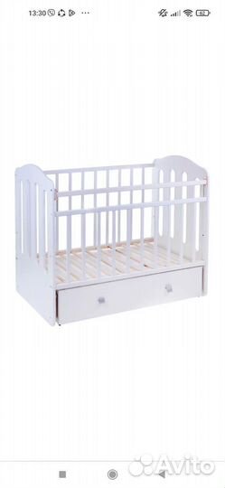 Детская кроватка с маятником