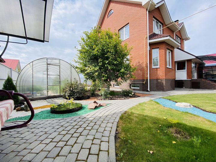 Дом 260 м² на участке 5,5 сот.