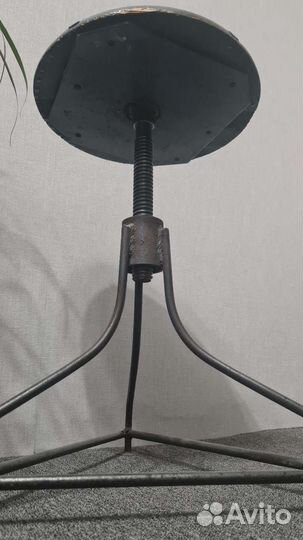 Стул для пианино винтовой