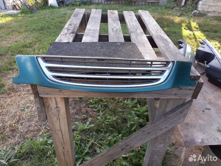 Решетка радиатора Toyota Avensis T220