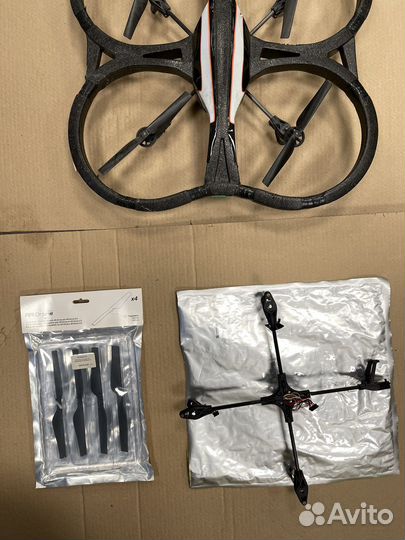 Квадрокоптер Parrot AR Drone 2.0 Elite edition