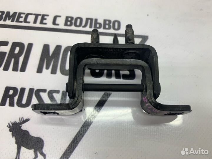 Петля крышки багажника Volvo XC60 08-17 31335292