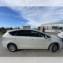 Toyota Prius Alpha 1.8 CVT, 2014, 198 000 км, с пробегом, цена 1 335 000 руб.