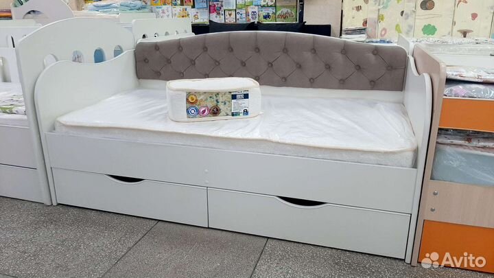 Детская кровать с матрасом и ящиками (новая)