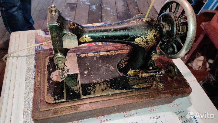 Швейная машина Zinger