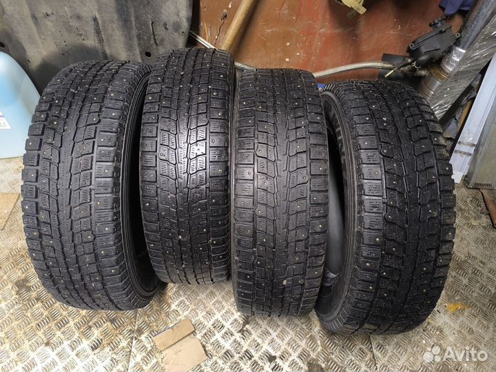 Dunlop SP Winter Ice 01 215/70 R16 100T