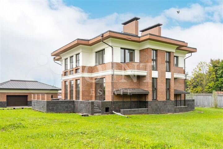 Дом 862 м² на участке 38 сот.