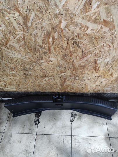 Накладка замка багажника Mazda 3 BK хэтчбек