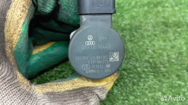 Регулятор давления топлива Volkswagen Passat