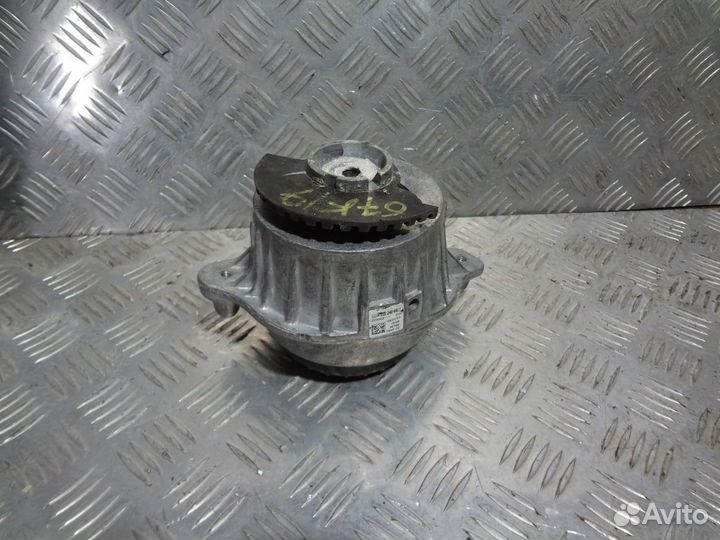 Опора подушка двигателя левая Мерседес 205