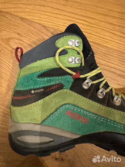 Продаю трекинговые ботинки