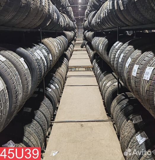 Kumho I'Zen Stud Snow KW11 235/70 R16 104N