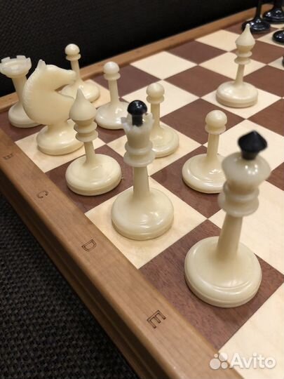 Шахматы карболитовые СССР. Доска шкатулка новая