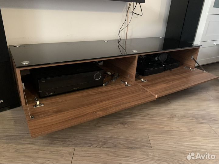 Тумба под тв со стеклом сверху